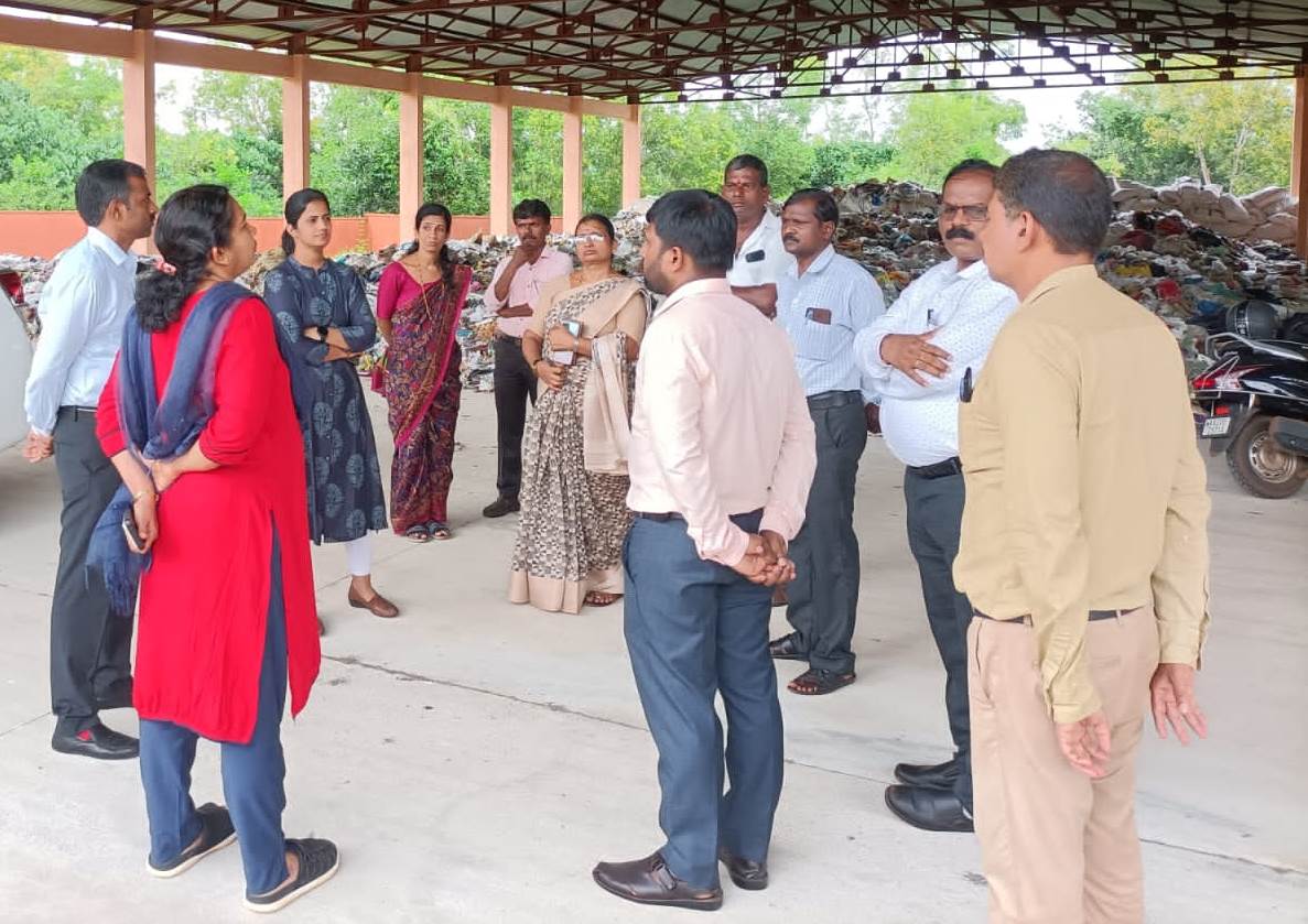 ಎಲ್ಲೂರು ಗ್ರಾಮ ಪಂಚಾಯತ್ ವ್ಯಾಪ್ತಿಯಲ್ಲಿರುವ ಘನ ತ್ಯಾಜ್ಯ ನಿರ್ವಹಣಾ ಘಟಕಕ್ಕೆ ಜಿಲ್ಲಾಧಿಕಾರಿ ಡಾ. ಕೆ ವಿದ್ಯಾಕುಮಾರಿ ಭೇಟಿ